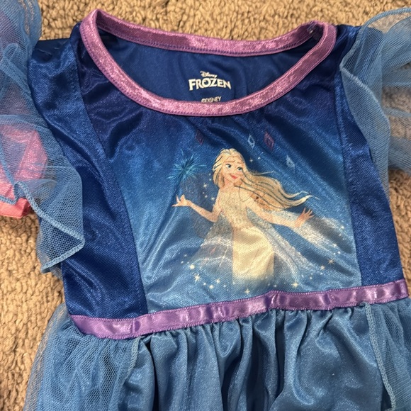 Lot of 4 Disney 3T nightgowns - Picture 4 of 5